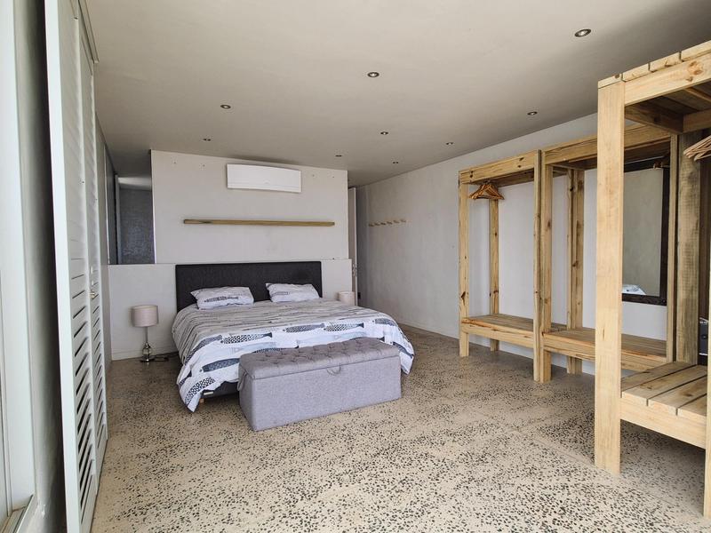 4 Bedroom Property for Sale in Perlemoenbaai Western Cape